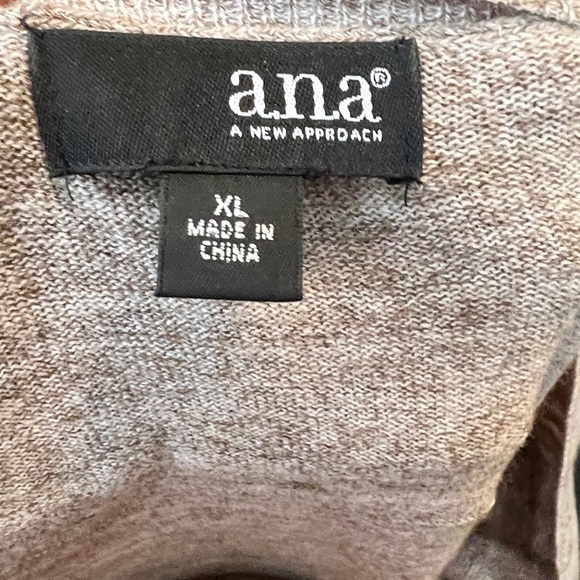 ANA Sweater - Picture 4 of 7